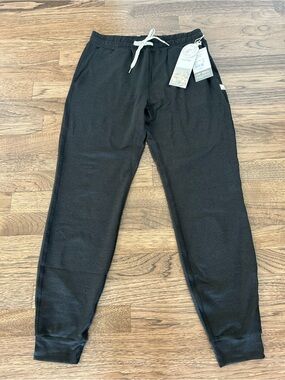 Vuori Women’s Performance Joggers XS Long NWT